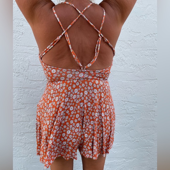Forever 21 Burnt Orange Daisy Floral Romper | Skinny strap low back Size Large - Picture 7 of 10